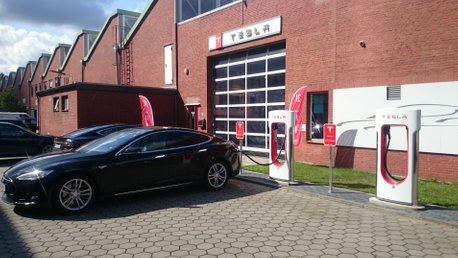 Tesla Supercharger Hamburg